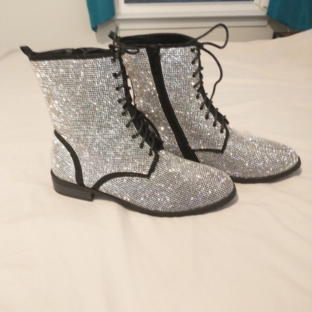 NEW!!! Super sparkly boots!!!
